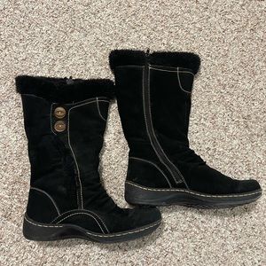 Women’s Bare Traps winter boots. Size: 10. Black